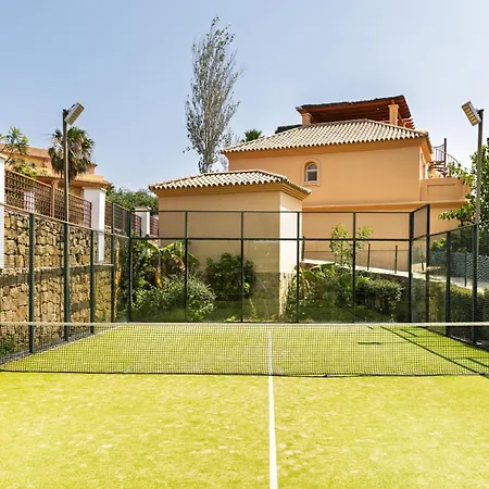 Bonita En Esquina * Estepona