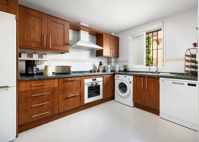 Bonita En Esquina * Estepona