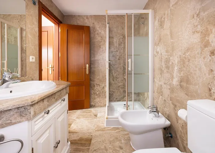 Bonita En Esquina * Estepona