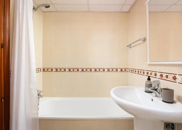 Bonita En Esquina Estepona