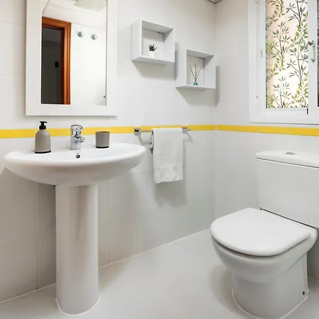 Bonita En Esquina * Estepona