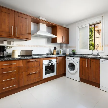 Bonita En Esquina * Estepona