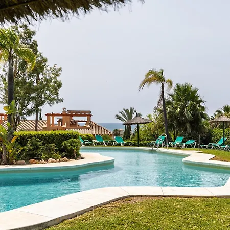 Bonita En Esquina Estepona