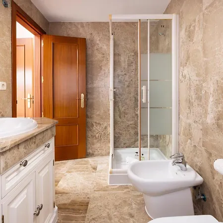 Bonita En Esquina * Estepona