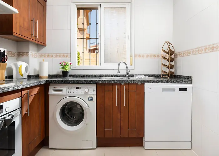 Bonita En Esquina Nyaraló